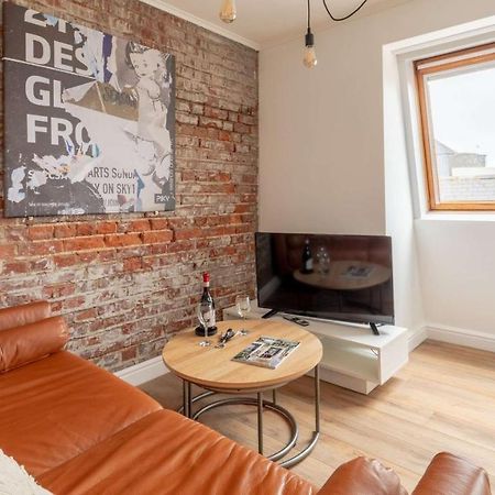 One Bed Top Floor, Brand New, Central Old Town 哈斯丁 外观 照片