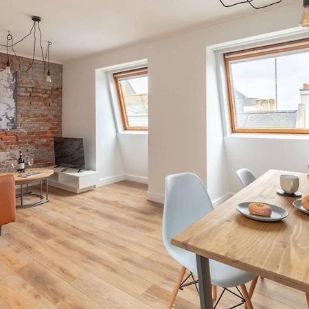 One Bed Top Floor, Brand New, Central Old Town 哈斯丁 外观 照片