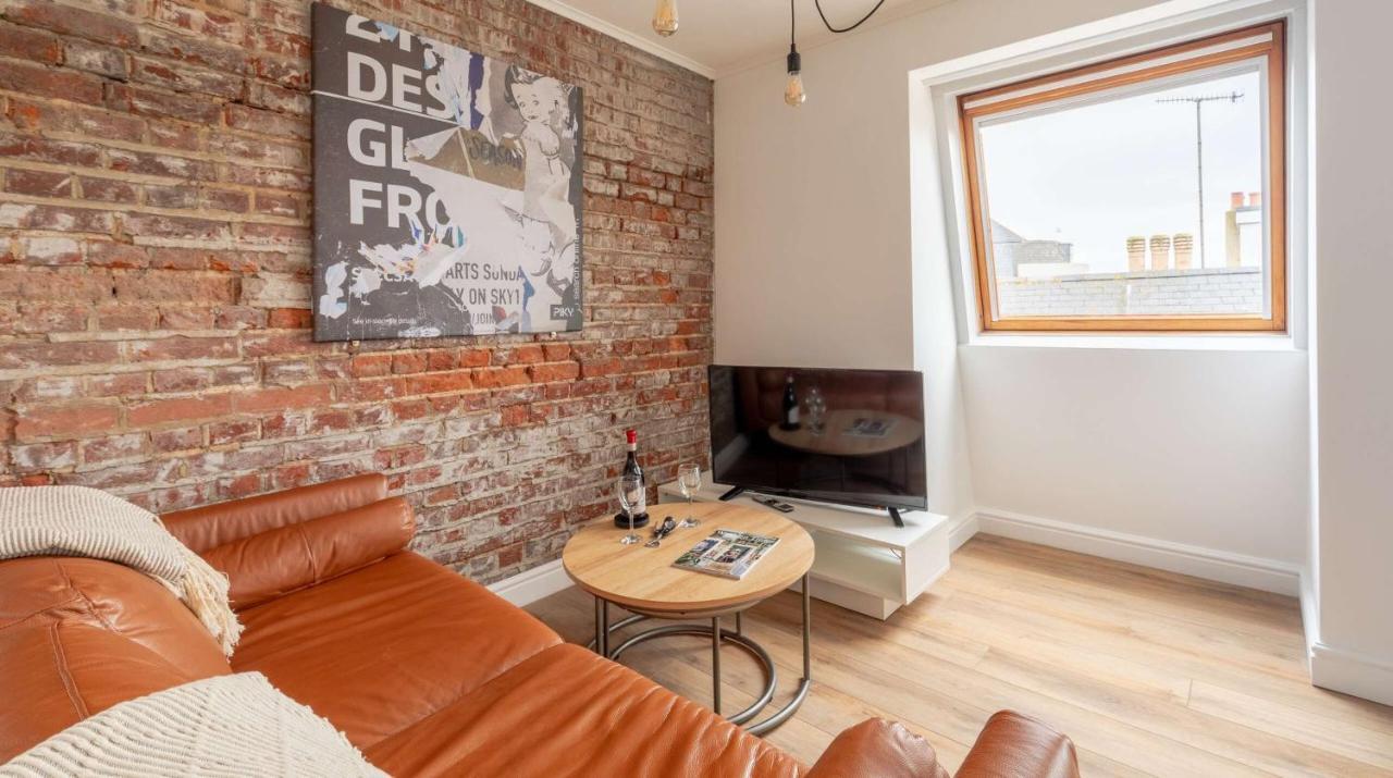 One Bed Top Floor, Brand New, Central Old Town 哈斯丁 外观 照片